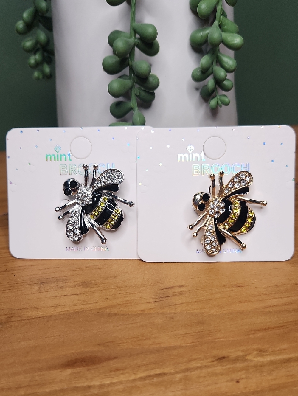 Bee Brooch, Price Is For One, Choose Silver Or Gold Tone NEW